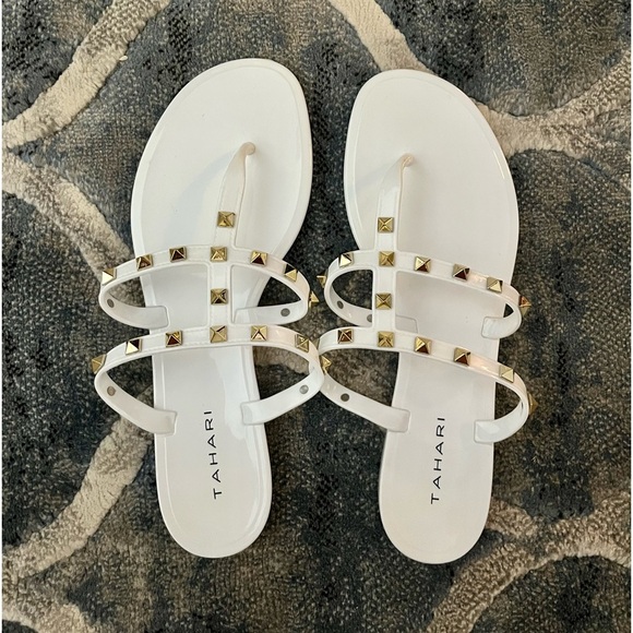 Tahari Shoes - Tahari white sandals, size 9